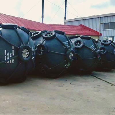 Qualité Net Type Pneumatic Rubber Fender Diameter 0.5m To 4.5m Marine Fender System Designed To Provide Superior Dock Protection usine