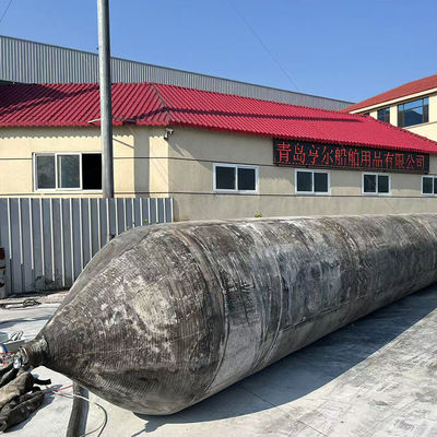 Qualité Airbag marin en caoutchouc noir 80 kPa conçu pour offrir des performances lors du lancement de navires, de l'amarrage et du transport offshore usine