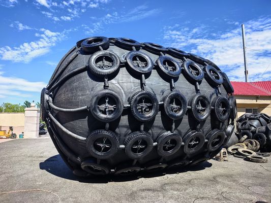 Qualité Fender en caoutchouc pneumatique certifié ISO17357 avec des tailles personnalisées de 0,3 à 4,8 M et des options de pression de 50kpa et 80kpa usine