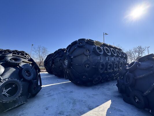 Qualité Accostage de navire de bateau 50Kpa 80Kpa Garde-boue en caoutchouc Chaîne Pneu Filet Garde-boue de quai robuste pour la protection de l'accostage des navires marins usine
