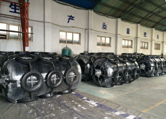 Qualité Amortisseur marin rempli de mousse de beignet avec l'installation facile de bonne représentation anti-collision usine