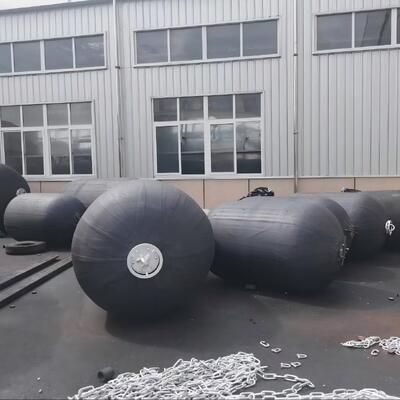 Qualité Heavy Duty Pneumatic Rubber Fender Inflatable Yokohama Type Fender for Protection of Large Oil Tankers and Gas Carriers usine
