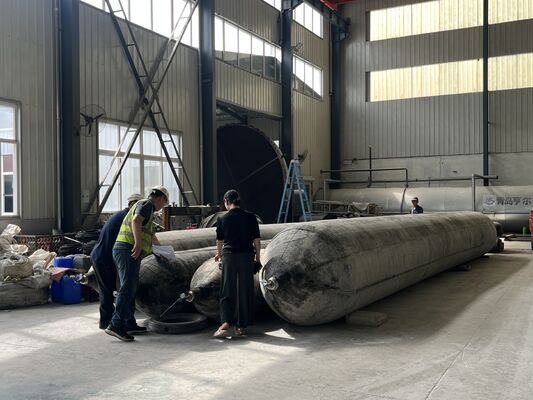 Qualité Marine Rubber Airbag with High Grip Surface Pattern for Stable Shipyard Positioning in 0.8-3 M Diameter and 4-25 M Length usine