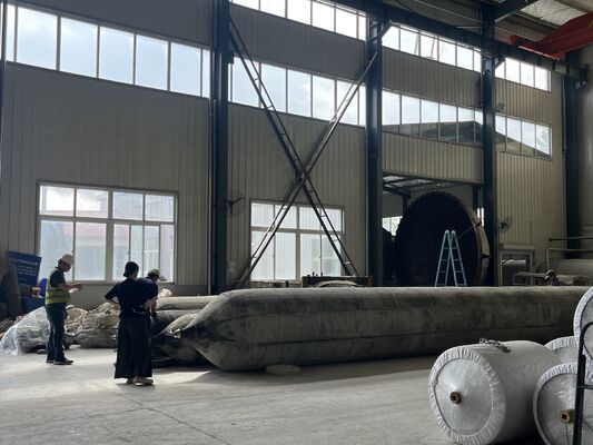 Qualité Marine Rubber Airbag with Stainless Steel Mounting Hardware for Corrosion Free Installation and 0.8-3 M Diameter usine