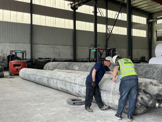 Qualité Marine Rubber Airbag with Stainless Steel Mounting Hardware for Corrosion Free Installation usine