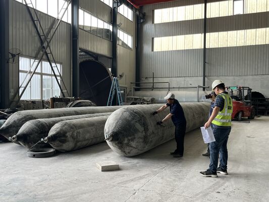 Qualité Marine Rubber Airbag with Stainless Steel Mounting Hardware for Corrosion Free Installation and 0.8-3 M Diameter usine