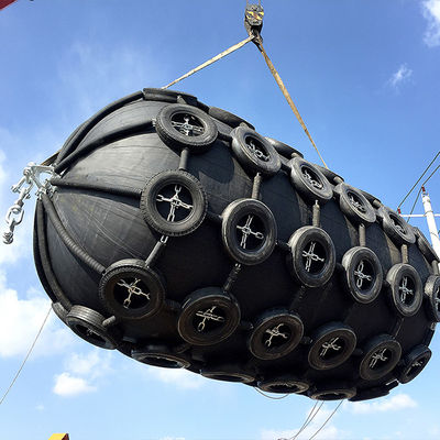 Qualité Défense pneumatique en caoutchouc naturel à haute élasticité conforme à la norme ISO 17357 pour utilisation anti-collision dans les ports usine