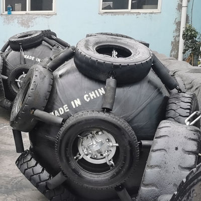 Qualité Type amortisseur en caoutchouc de bateau flottant Marine Fenders en caoutchouc gonflable usine