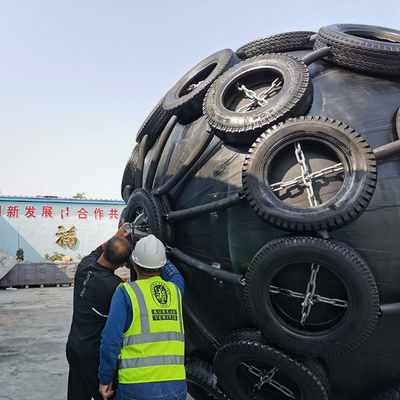 Qualité Customized Pneumatic Rubber Fender with ISO17357 Standard and 50kpa & 80kpa Pressure for Marine Applications usine