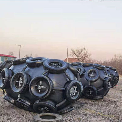 Qualité Fender pneumatique en caoutchouc personnalisé avec des tailles disponibles de 0,3-4,8 M et une pression de 50 kPa et 80 kPa pour les applications de fender de navire usine