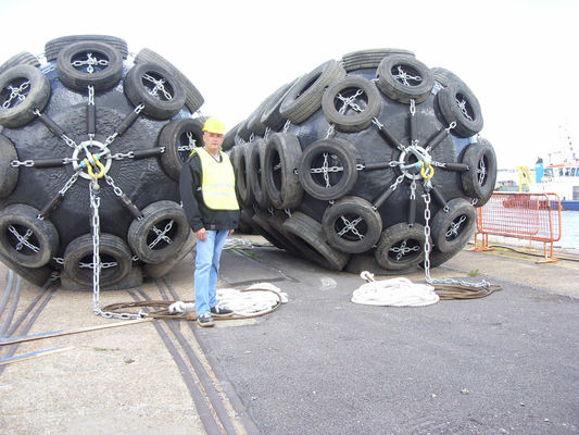 Qualité Amortisseur en caoutchouc pneumatique de D2.5x5.5m Yokohama avec la bonne étanchéité d'air usine