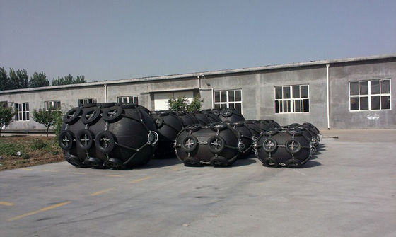 Qualité Le caoutchouc naturel flottant Marine Fender Pneumatic Type Fenders gonflable Yokohama usine