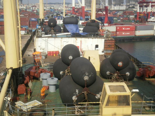 Qualité protection en caoutchouc pneumatique de Marine Rubber Fender For Dock d'amortisseur de 1.5*2.5m usine