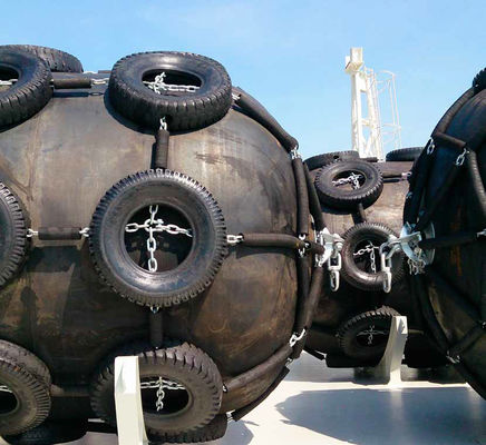 Qualité Amortisseurs pneumatiques de flottement 50Kpa de Yokohama avec le filet à chaînes de pneu usine