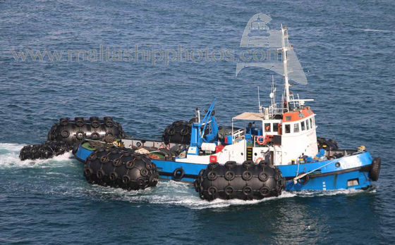 Qualité 50KPA bateau de flottement de la taille D2.5*L4 Marine Pneumatic Rubber Fender Inflatable usine