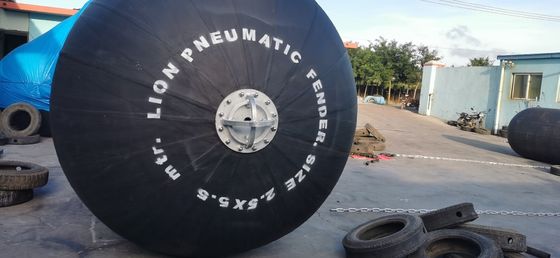 Qualité Amortisseurs en caoutchouc pneumatiques de bateau avec le pneu et la chaîne usine