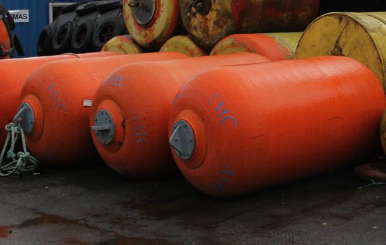 Qualité Custom Manufacturing ISO 17357 Standard Foam Filled Fender with 0.5 M~4.8 M Diameter for Marine Applications usine