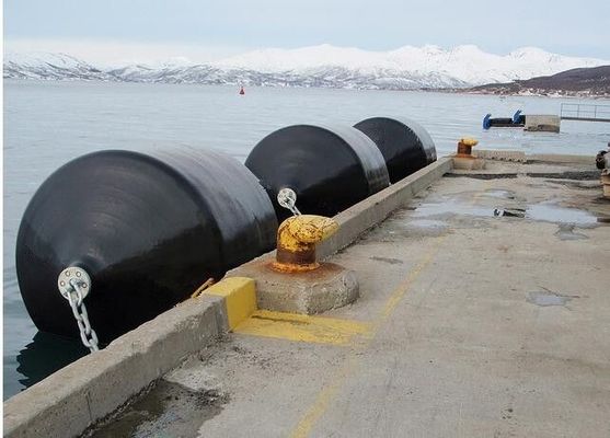 Qualité Hot Dip Galvanized Foam Filled Fender with High Energy Absorption and Maintenance-free Design for Marine Vessel Protection usine