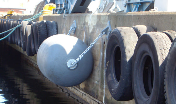 Qualité Type type pneumatique de Yokohama de Marine Fenders With Tire Sheath d'amortisseur de canot en caoutchouc usine