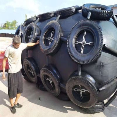 Qualité Type le caoutchouc d'amortisseur de bateau d'amortisseur de Marine Floating Pneumatic Fender Ships usine
