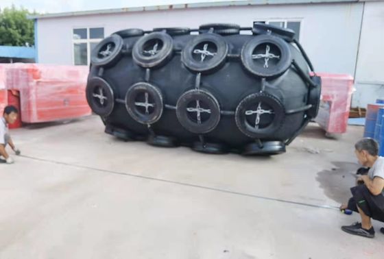 Qualité L'accouplement du type BV de Marine Pneumatic Rubber Fender Yokohama de bateau a délivré un certificat usine