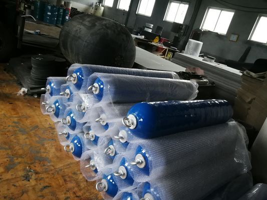Qualité Pare-chocs remplis de mousse EVA non marquante pour la protection des bords de quai et des défenses marines avec fabrication personnalisée selon la norme ISO17357 usine