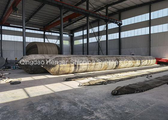 Qualité La marine du chantier naval lance un airbag pour le ponton de sauvetage usine